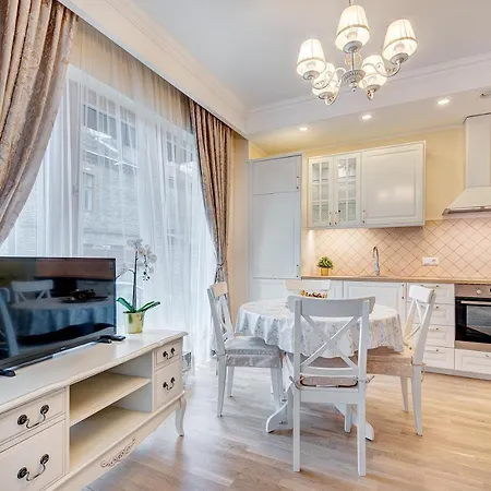 Апартаменты Happy Classical Style, Self Check-in, Parking In The Underground Garage *